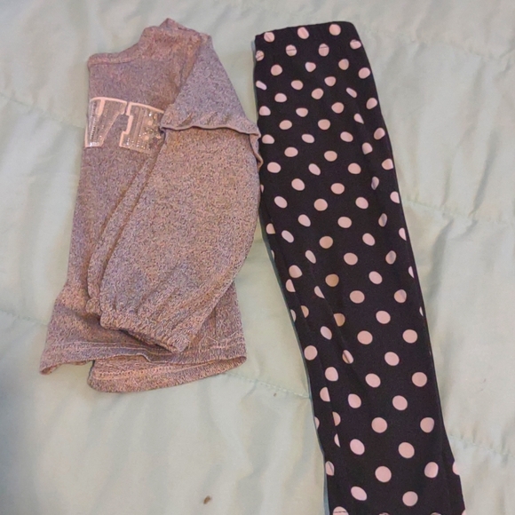 Adorable Minnie Mouse Outfit 3T - Picture 3 of 3